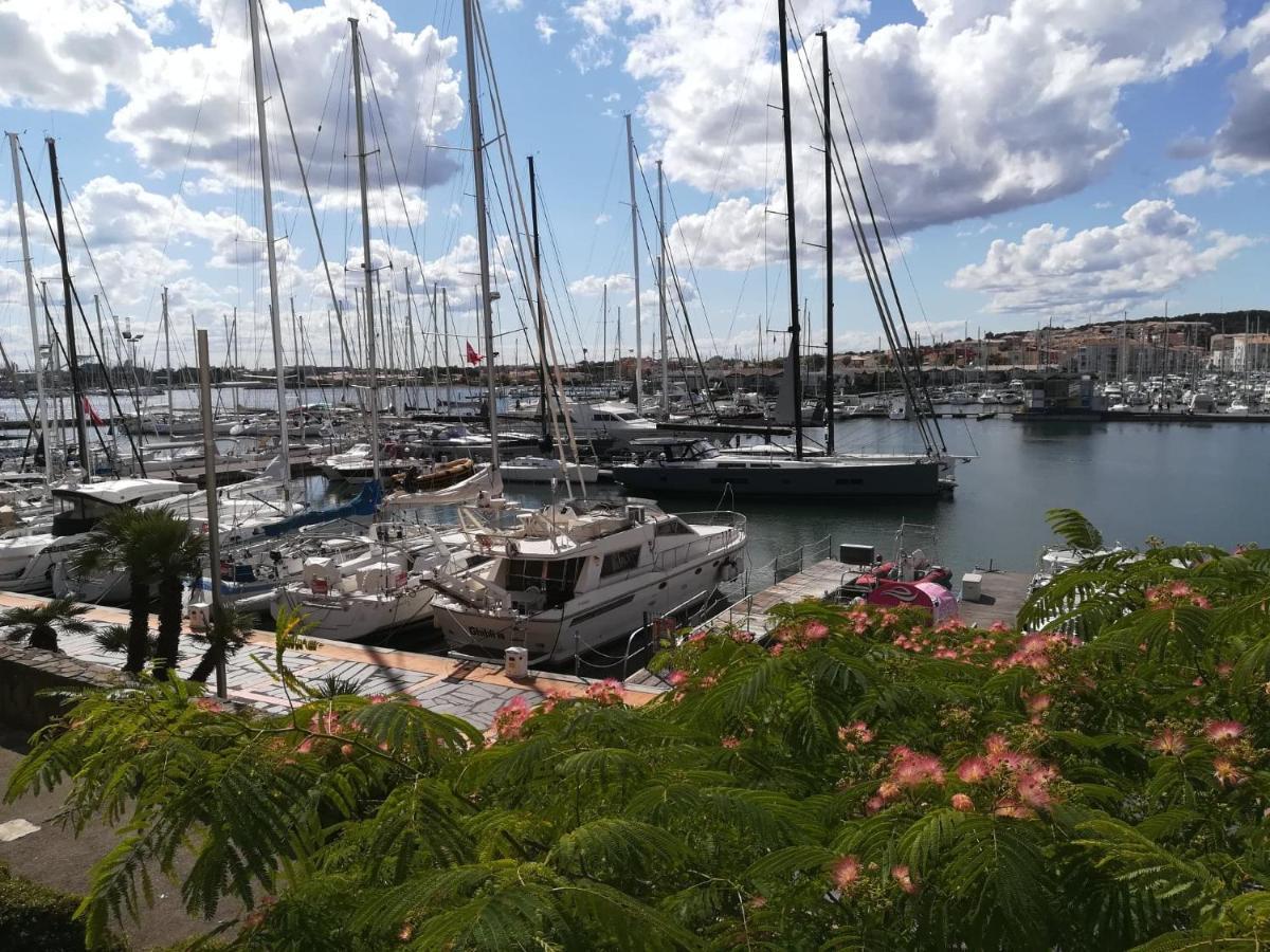 Appartement 1Ere Ligne Vue Port Avec Balcon, Piscine Agde Exterior foto